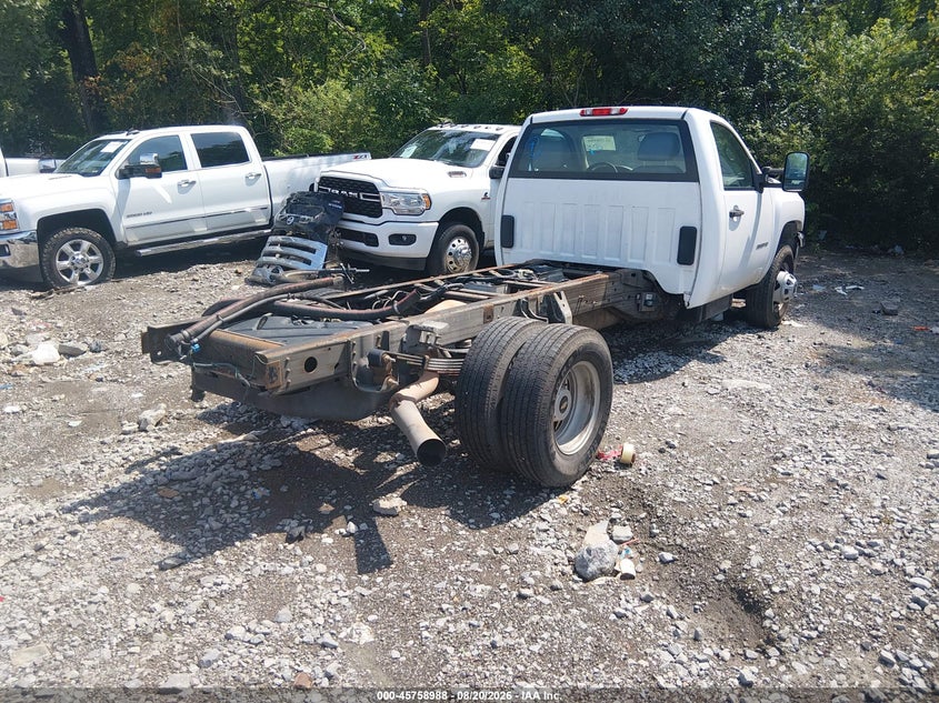 2013 CHEVROLET SILVERADO 3500HD CHASSIS auction photo 4