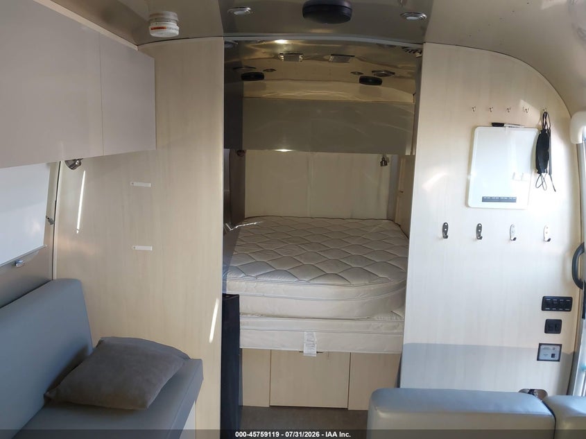 2021 AIRSTREAM FLYING CLOUD auction photo 5