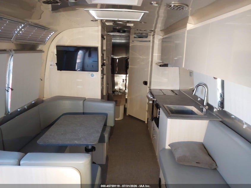 2021 AIRSTREAM FLYING CLOUD auction photo 8