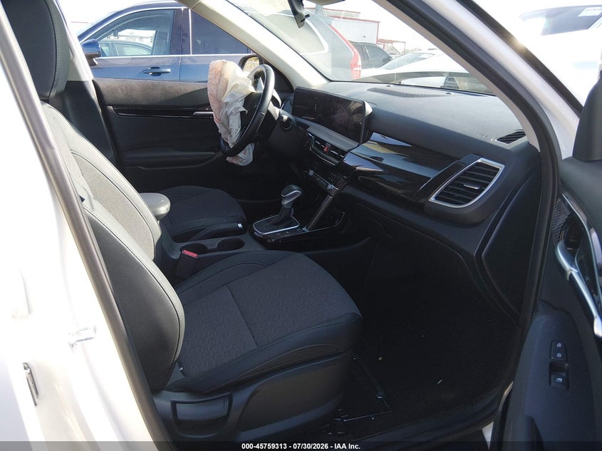 2024 KIA SELTOS auction photo 5