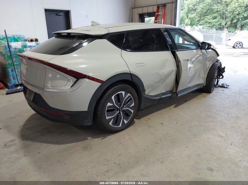 2024 KIA EV6 auction photo 4