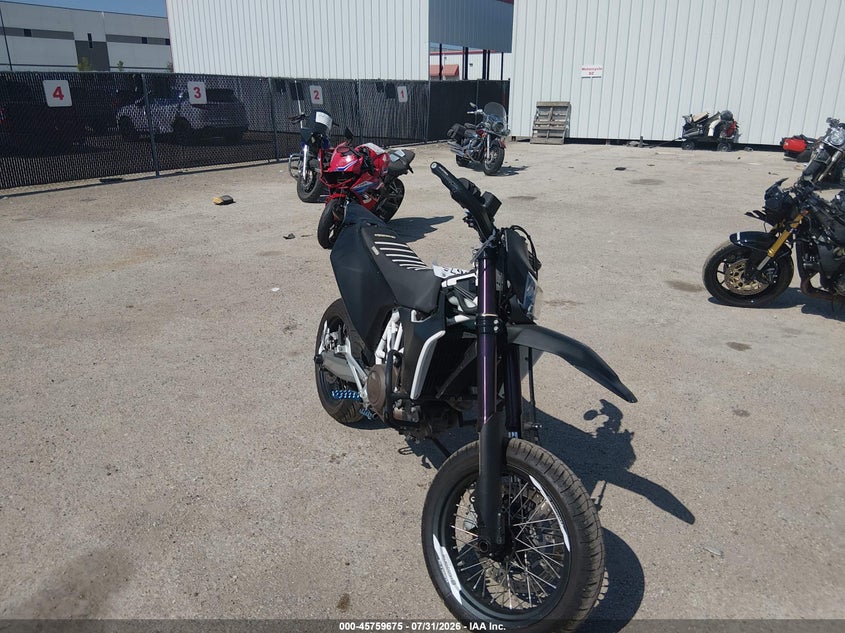 2018 HUSQVARNA SUPERMOTO 701 auction photo 1