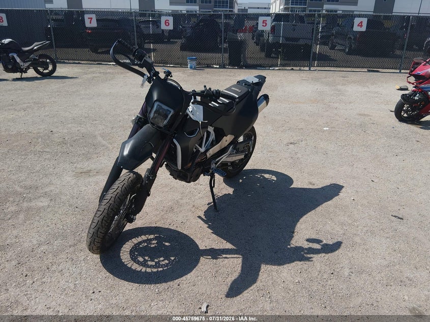 2018 HUSQVARNA SUPERMOTO 701 auction photo 2