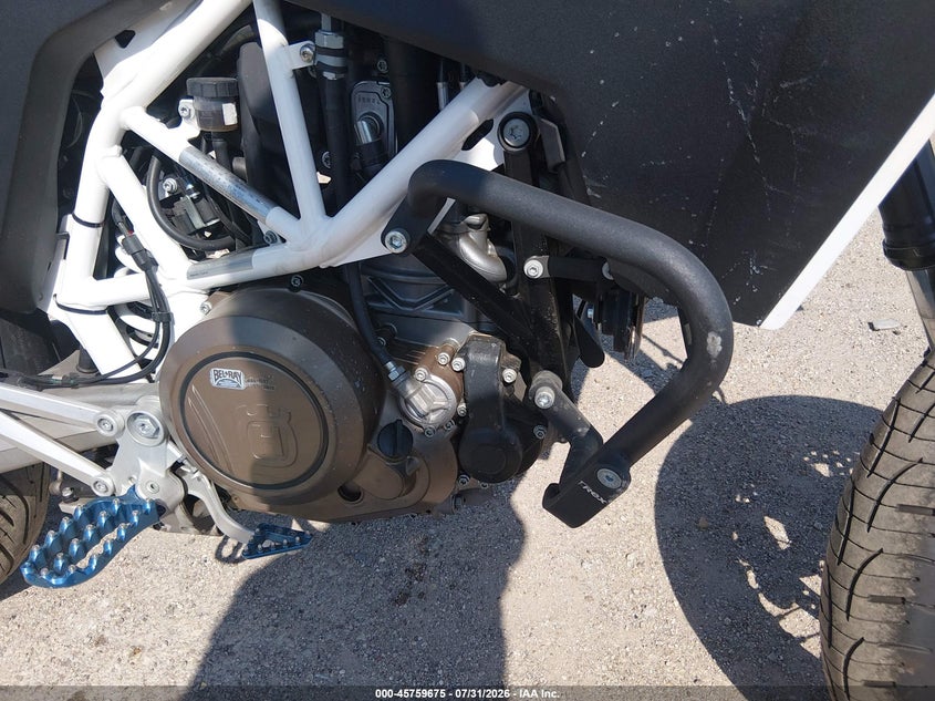 2018 HUSQVARNA SUPERMOTO 701 auction photo 8