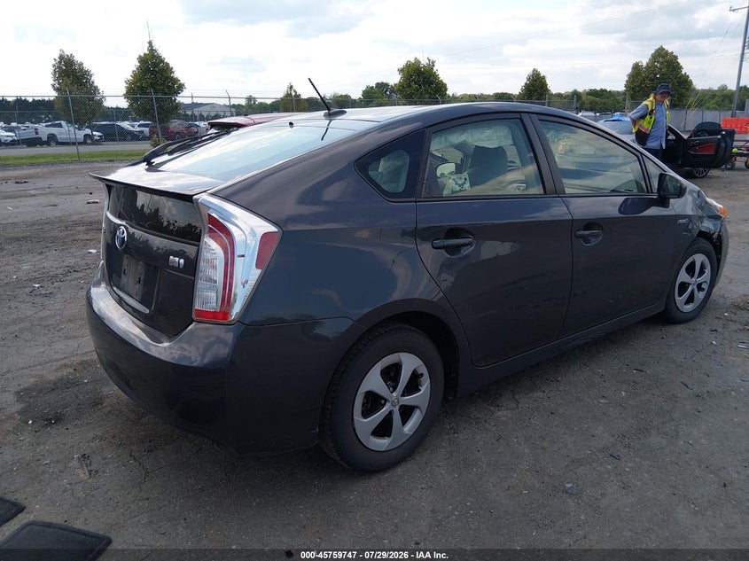 Vin: jtdkn3du4f1898419, lot: 46258496, toyota prius three 20154
