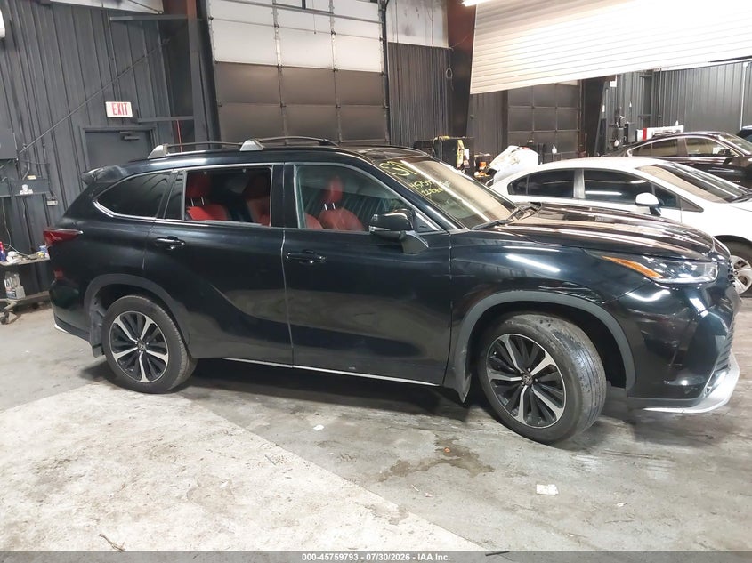 TOYOTA HIGHLANDER - zdjęcie 13