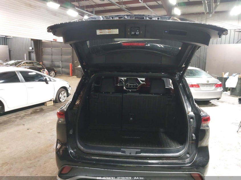 TOYOTA HIGHLANDER - zdjęcie 17