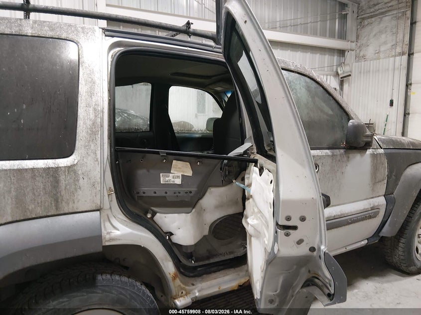 2005 JEEP LIBERTY auction photo 8