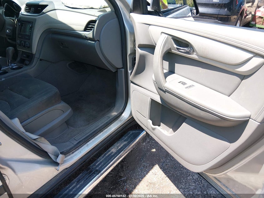 2017 CHEVROLET TRAVERSE auction photo 5