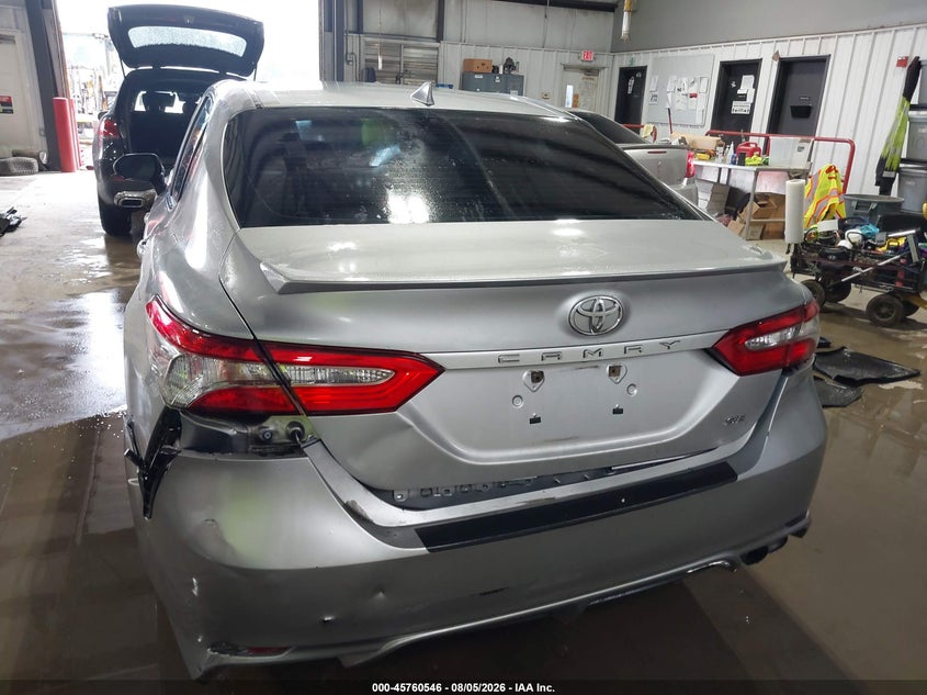TOYOTA CAMRY - zdjęcie 16