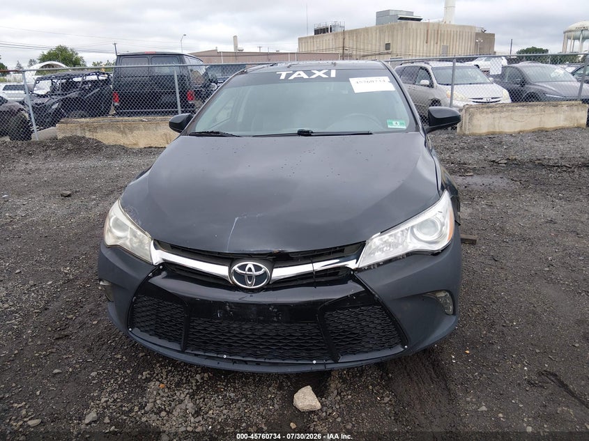 TOYOTA CAMRY - zdjęcie 12