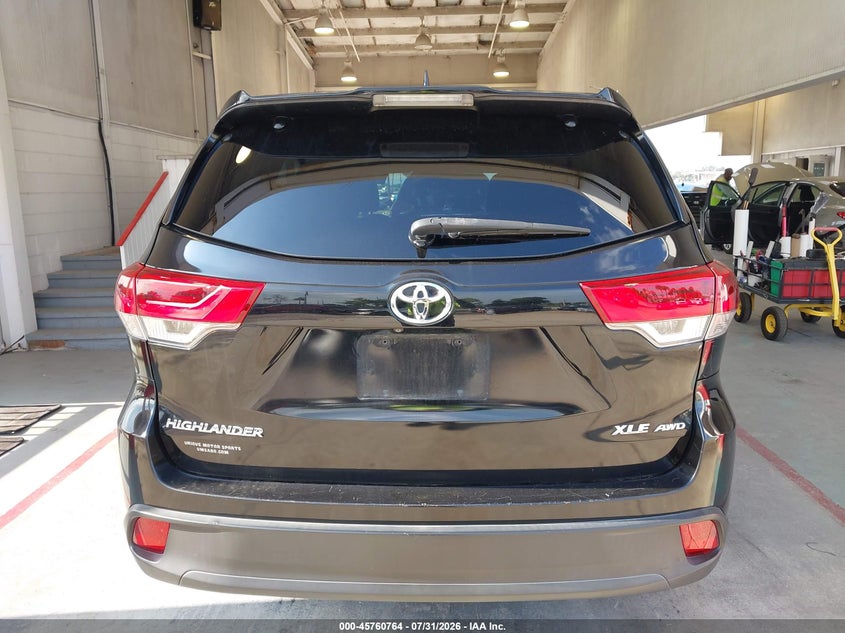 TOYOTA HIGHLANDER - zdjęcie 16