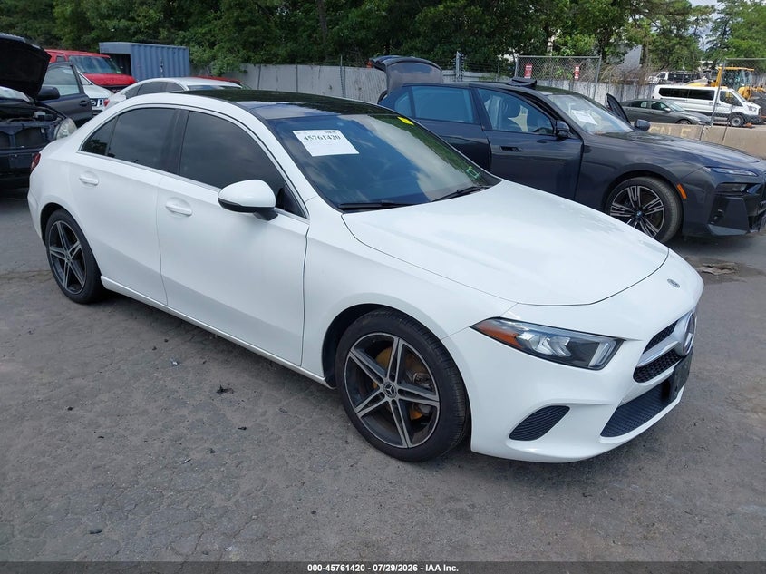 2019 MERCEDES-BENZ A 220 — zdjęcie z aukcji
