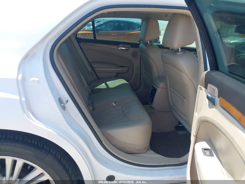2014 CHRYSLER 300C auction photo 8