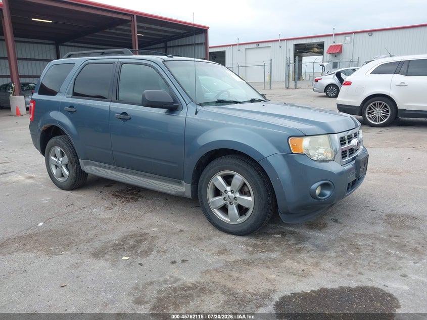 2011 FORD ESCAPE auction photo 1