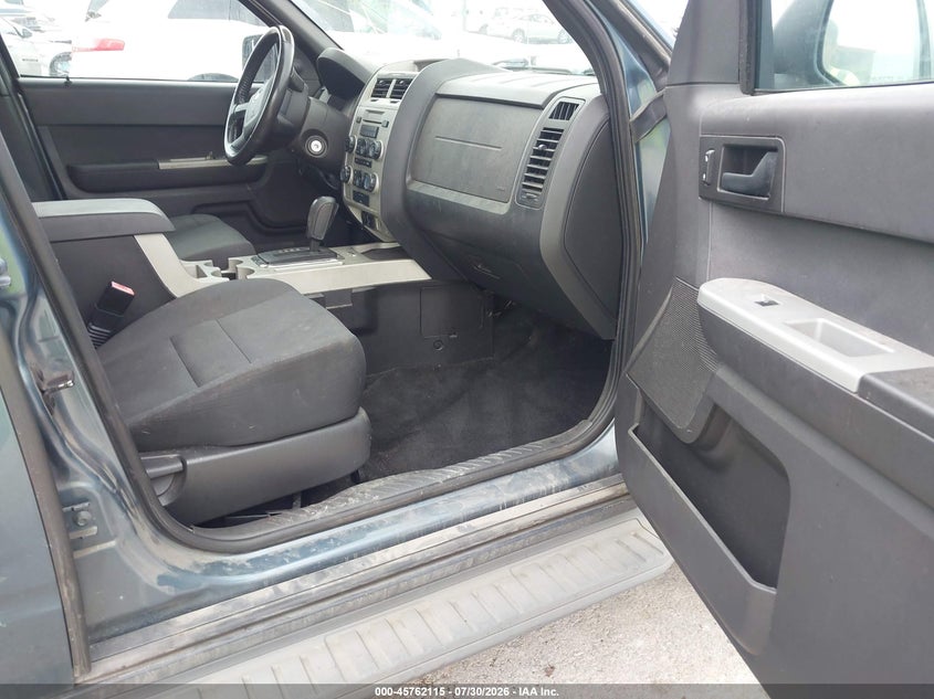 2011 FORD ESCAPE auction photo 5