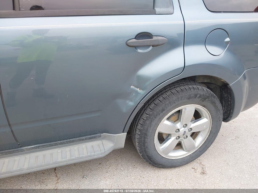 2011 FORD ESCAPE auction photo 6