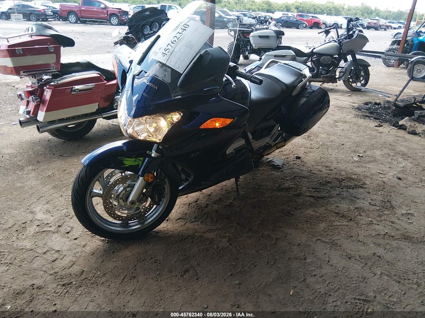 2004 HONDA ST1300 auction photo 2