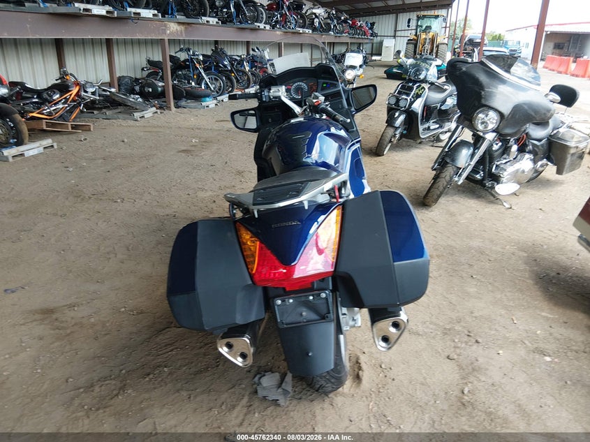2004 HONDA ST1300 auction photo 6