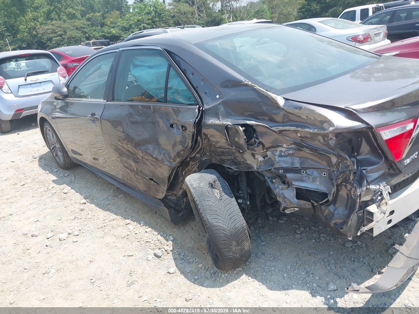 TOYOTA CAMRY - zdjęcie 14