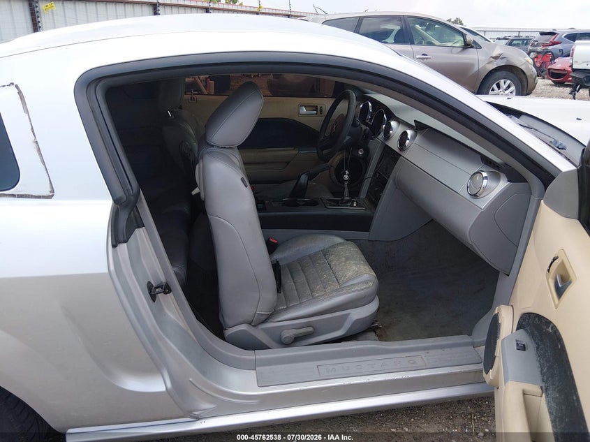 2009 FORD MUSTANG auction photo 5