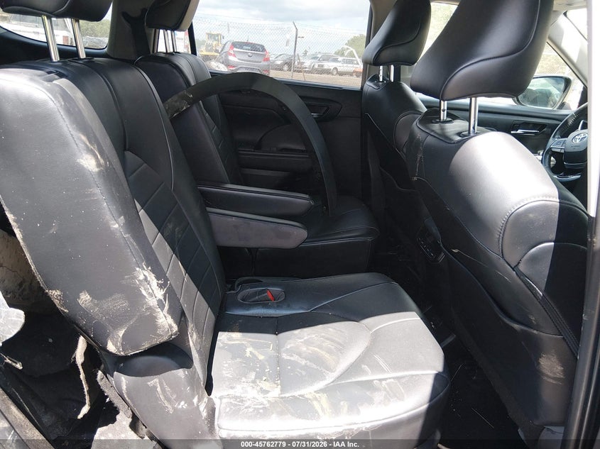 TOYOTA HIGHLANDER - zdjęcie 8