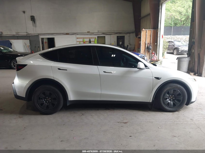 TESLA MODEL Y - zdjęcie 12