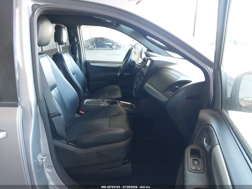 2015 DODGE GRAND CARAVAN R/T · Фото 5