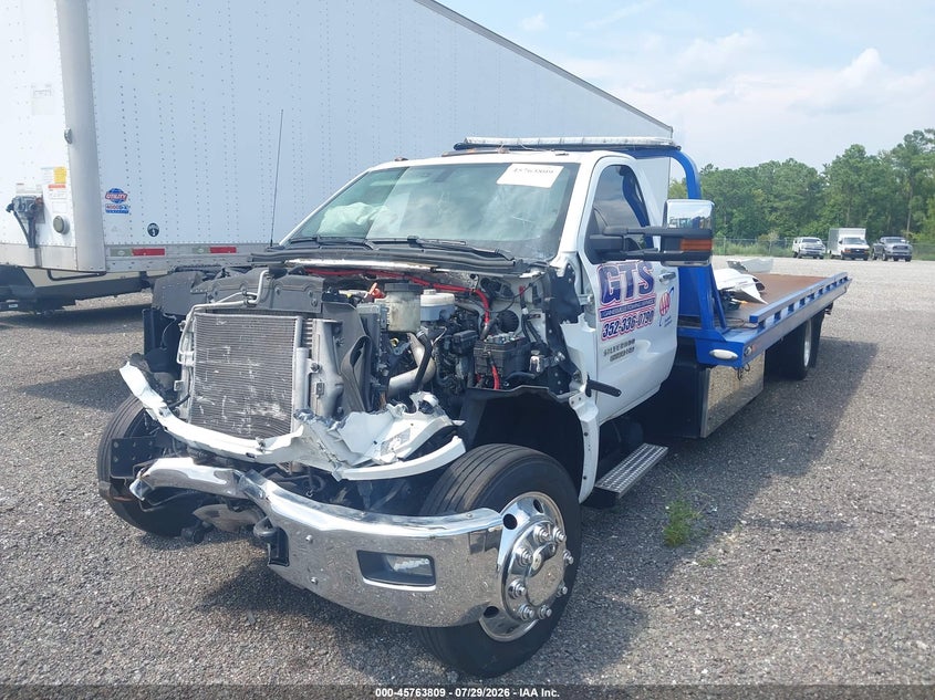 2022 CHEVROLET SILVERADO 4500HD auction photo 2