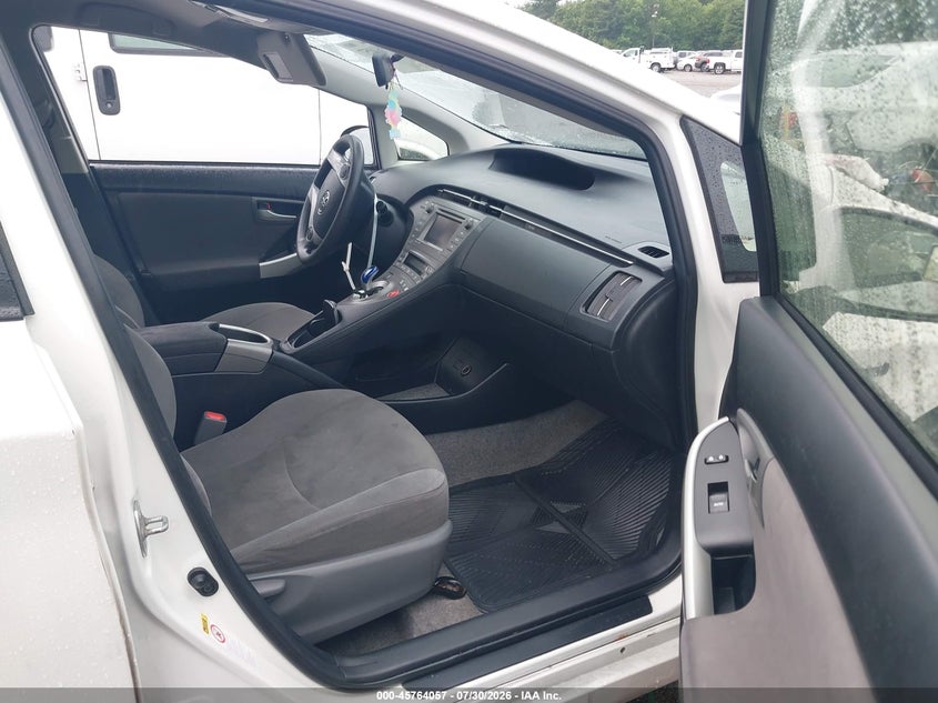 2014 TOYOTA PRIUS auction photo 5