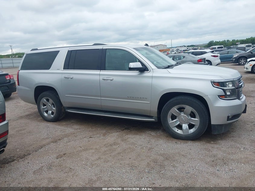 CHEVROLET SUBURBAN - zdjęcie 13