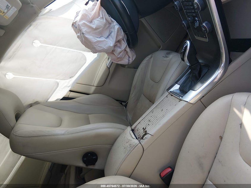 2015 VOLVO XC60 auction photo 5