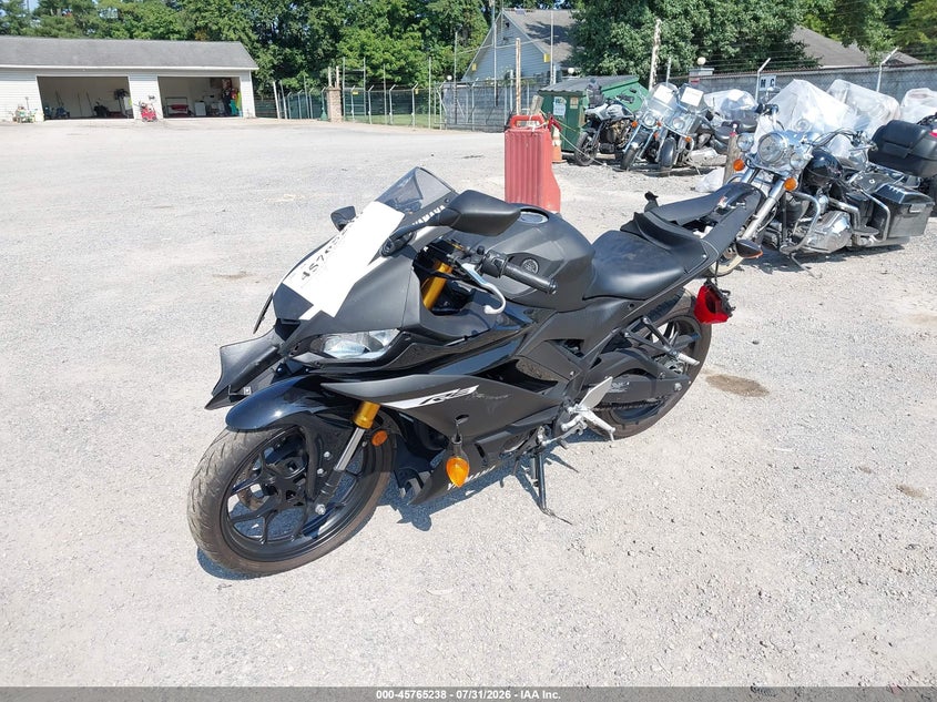 2019 YAMAHA YZFR3 auction photo 2
