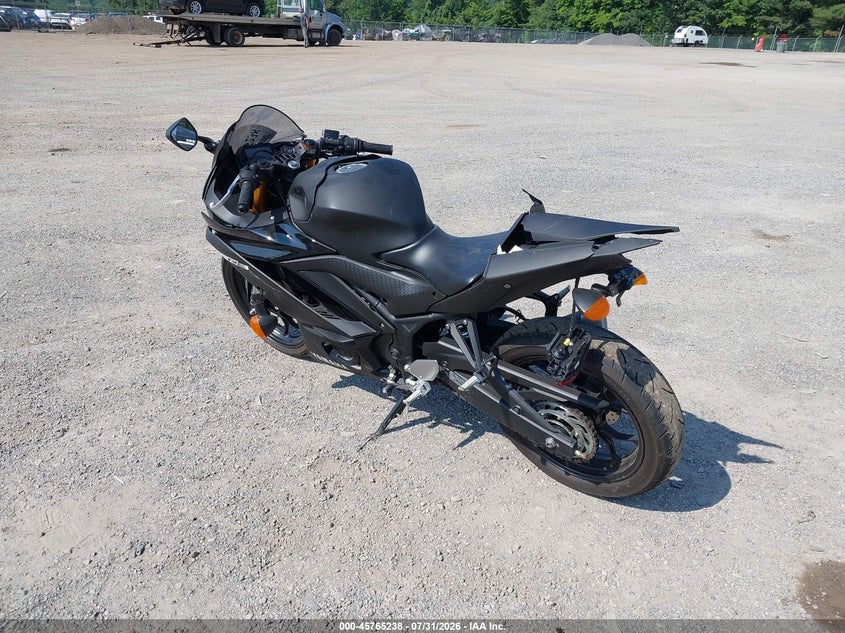 2019 YAMAHA YZFR3 auction photo 3