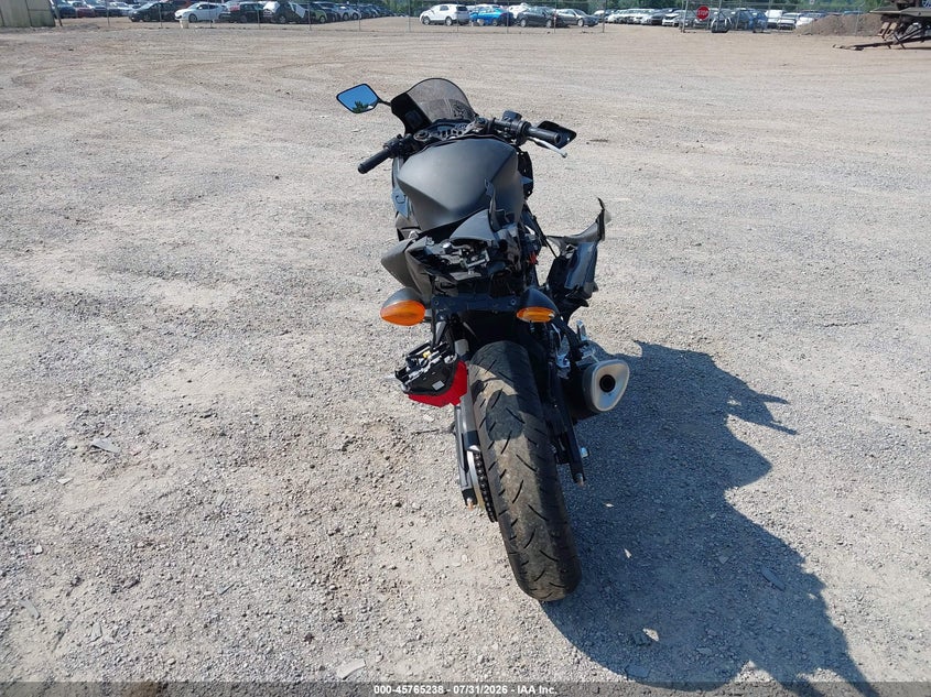 2019 YAMAHA YZFR3 auction photo 6