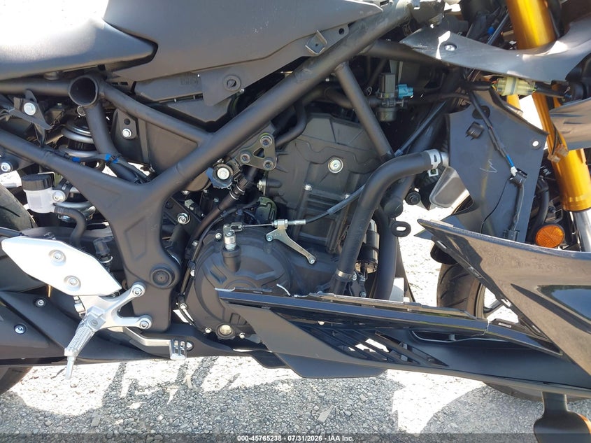 2019 YAMAHA YZFR3 auction photo 8