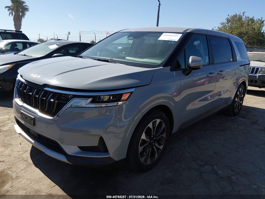 2024 KIA CARNIVAL MPV auction photo 2