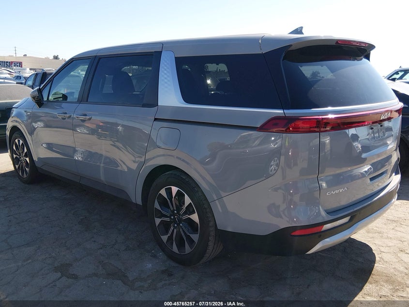 2024 KIA CARNIVAL MPV auction photo 3