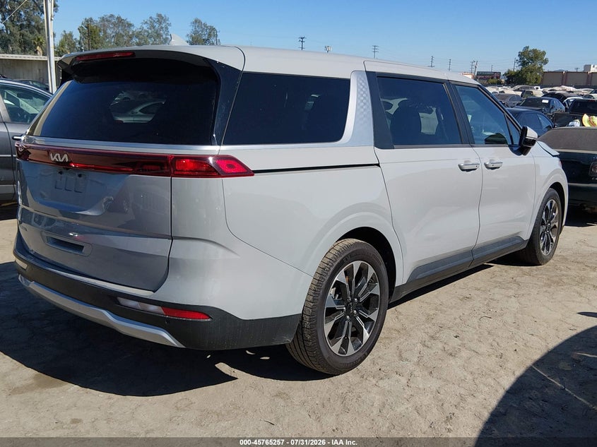 2024 KIA CARNIVAL MPV auction photo 4