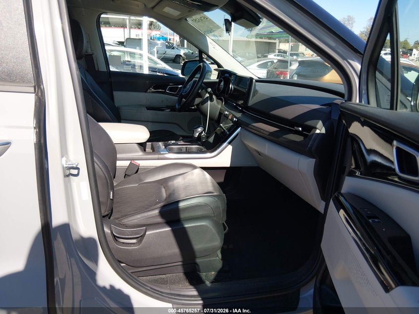 2024 KIA CARNIVAL MPV auction photo 5