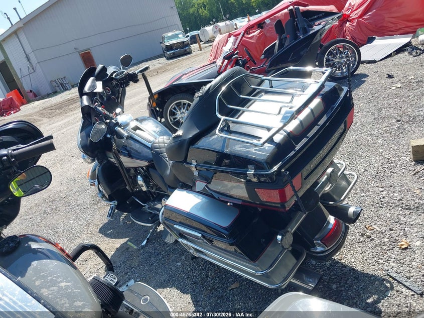 2011 HARLEY-DAVIDSON FLHTCU auction photo 3
