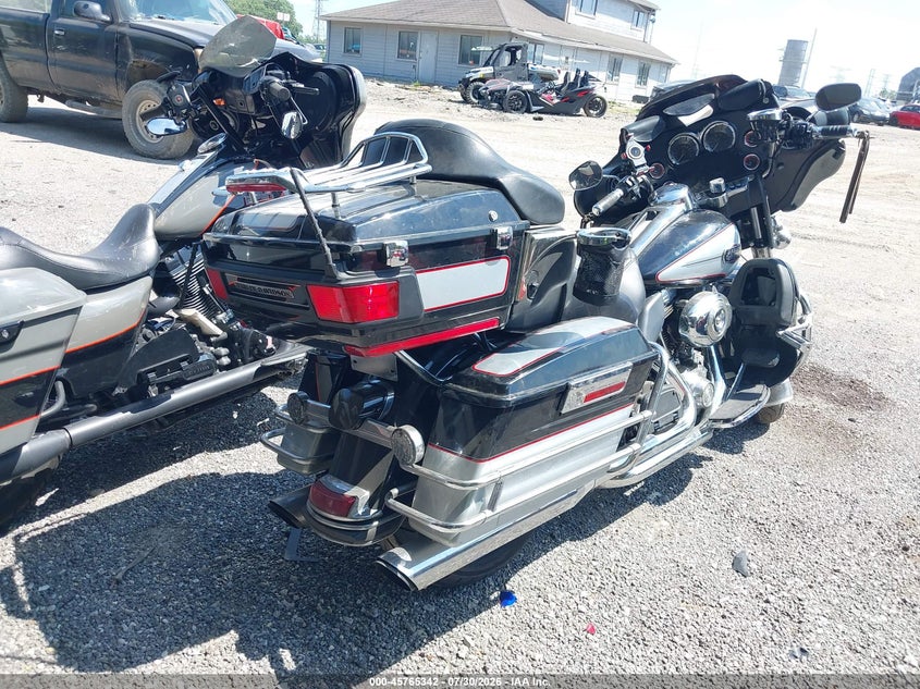 2011 HARLEY-DAVIDSON FLHTCU auction photo 4