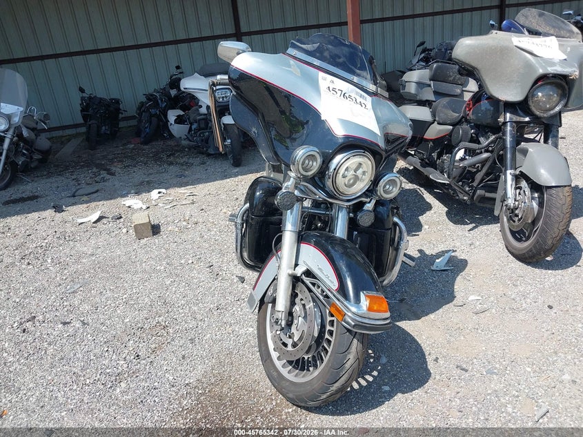 2011 HARLEY-DAVIDSON FLHTCU auction photo 5