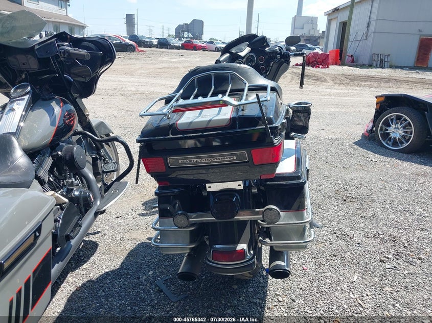 2011 HARLEY-DAVIDSON FLHTCU auction photo 6