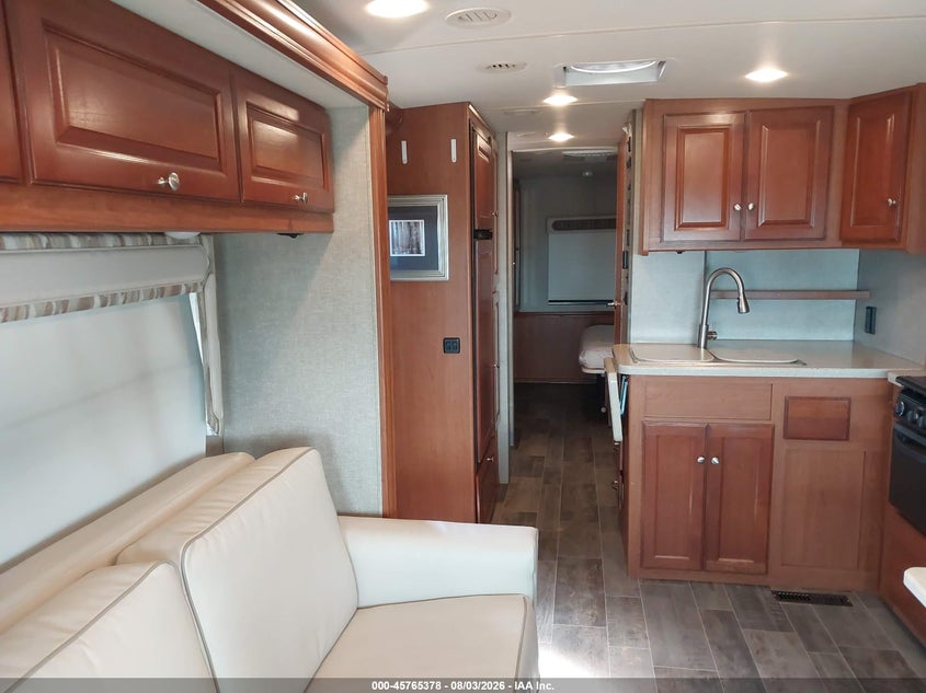 2019 WINNEBAGO SUNSTAR / F53 auction photo 8