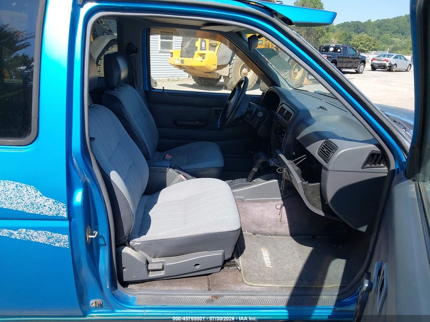 1995 NISSAN TRUCK auction photo 5
