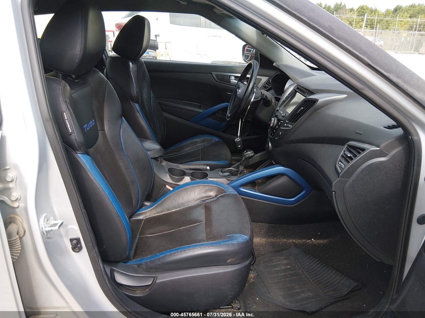 2013 HYUNDAI VELOSTER auction photo 5