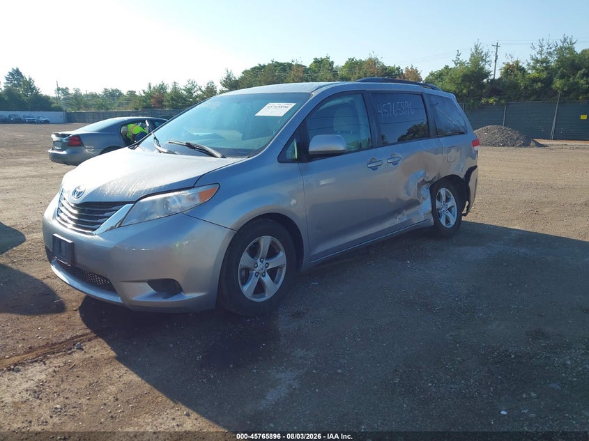 2012 Toyota Sienna, Левый бок, IAAI, VIN 5TDKK3DC3CS209257 — фото 2