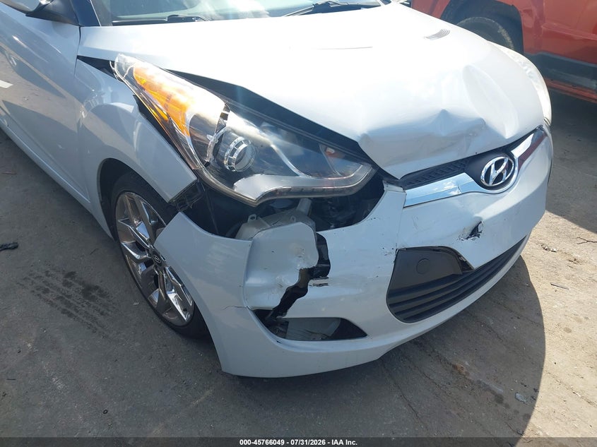 2015 HYUNDAI VELOSTER auction photo 6
