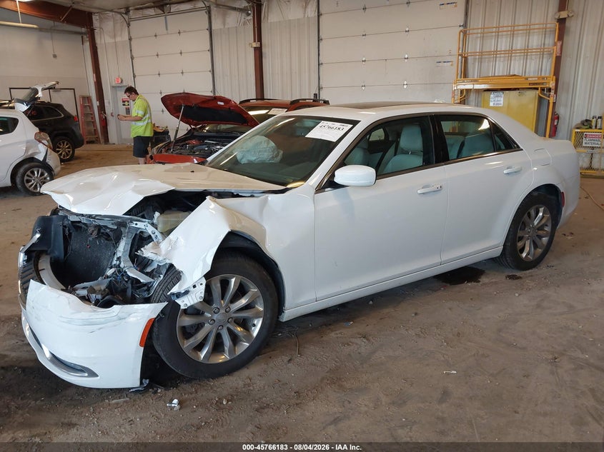 Vin: 2c3ccarg7jh181898, lot: 46264932, chrysler 300 touring l awd 20182